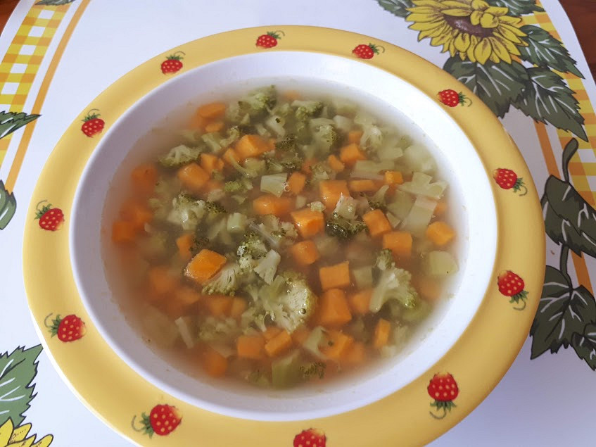 Brokolicovo-batátová polévka s krupicí - pro nejmenší