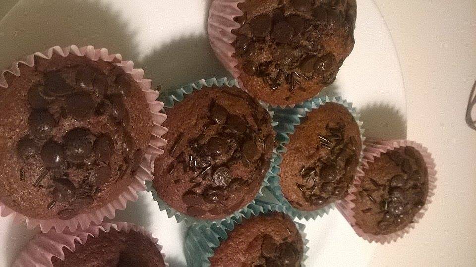 Čokoládové muffiny s čokoládovou posypkou