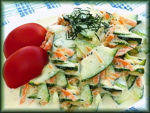 Cuketový salát s mrkví