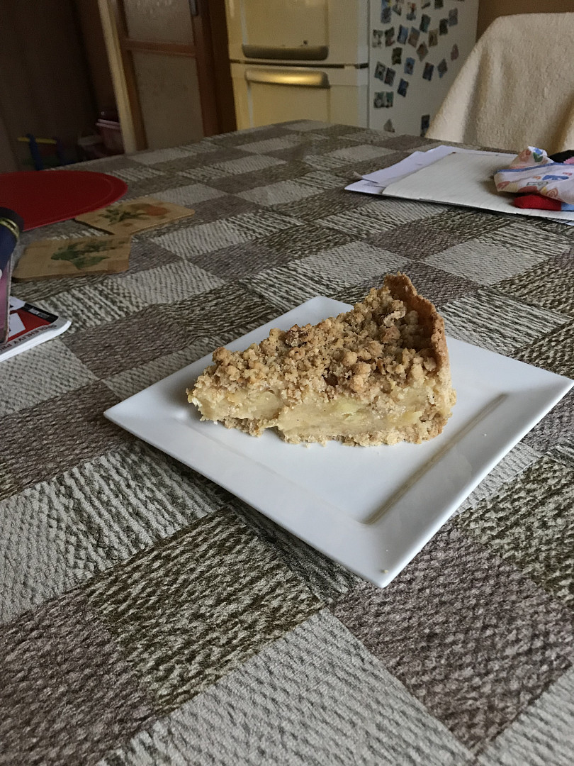 Jablečný pudinkový koláč