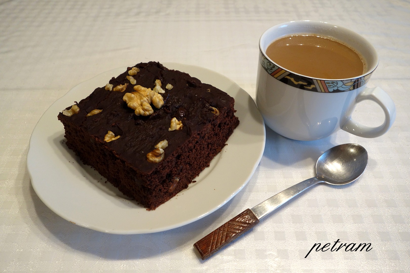 Kakaová buchta aneb pokus o brownies bez lepku, mléka a vajec