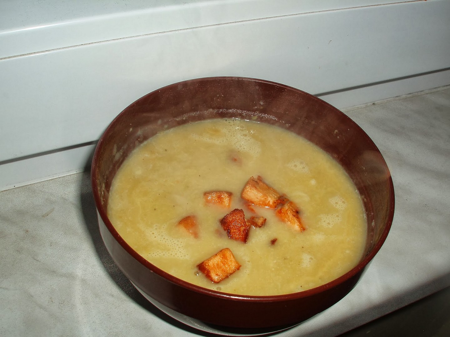 Krémová pórková polévka s tofu a sýrem