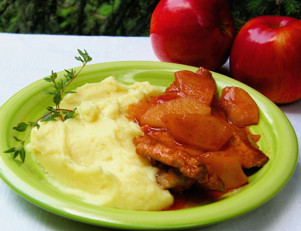 Krkovička v tomatovo-jablečné omáčce s tymiánem