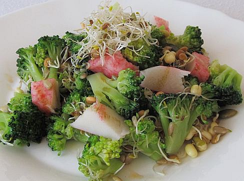„Lehká večeře“: Brokolicový salát s klíčky