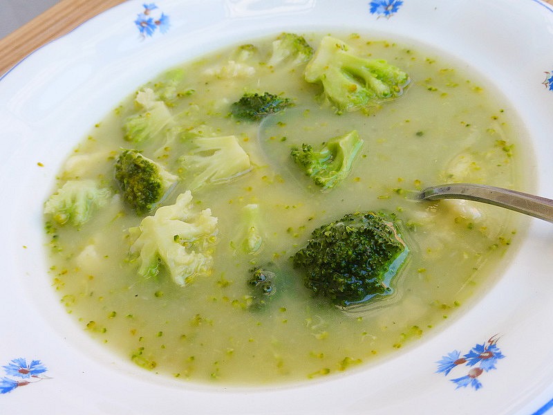 Máslová brokolicová polévka