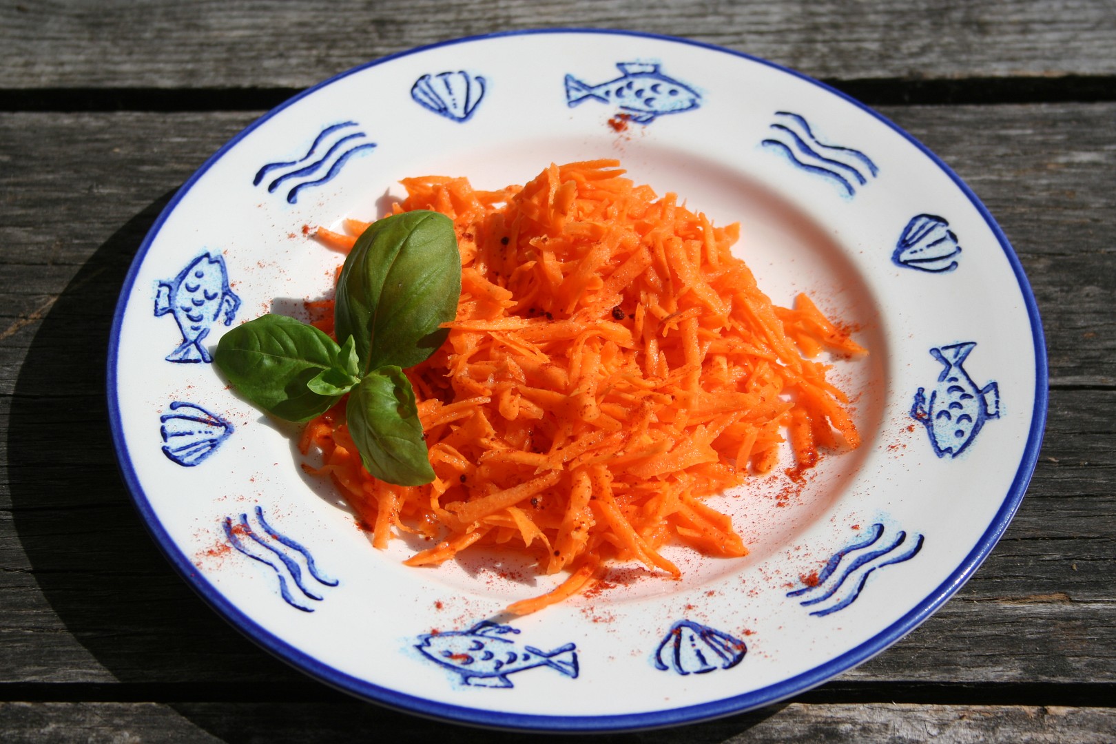 Nezvyklý mrkvový salát - chuti se nebojte:-)
