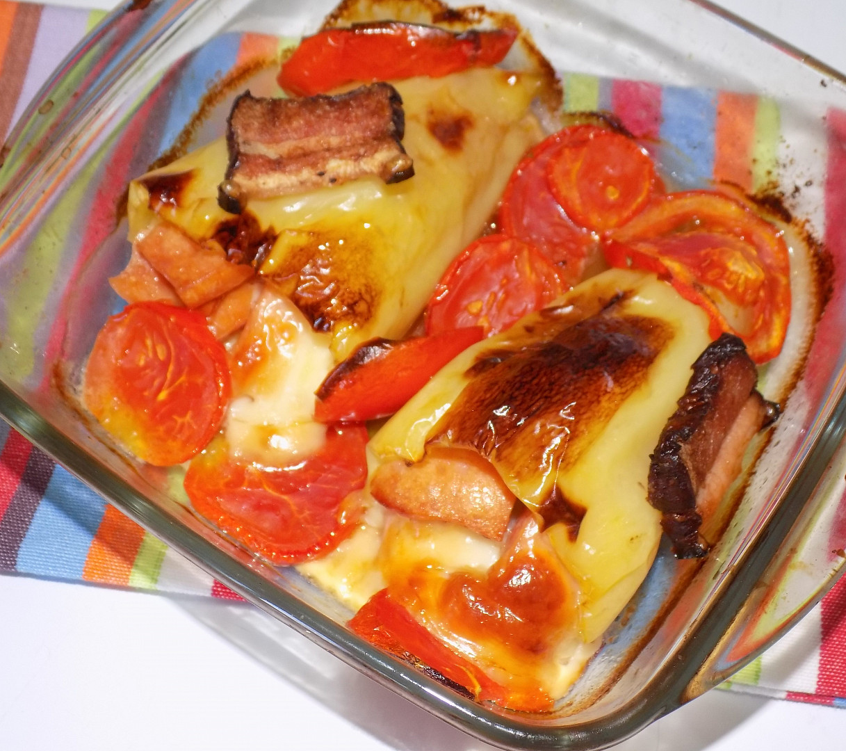 Paprikovo-rajčatovovo-slaninový pekáč