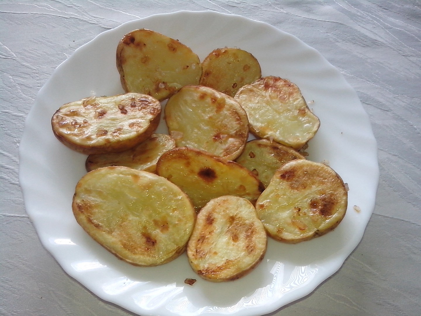 Pečené přílohové brambory