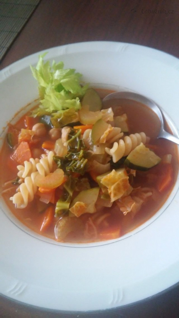 Podzimní zeleninová polévka připomínající Minestrone