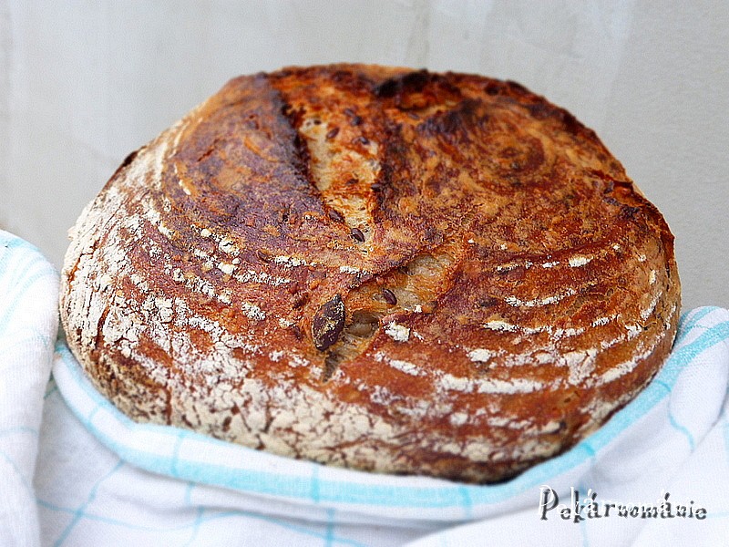 Pšeničný kváskový chleba se semínkovou záparou