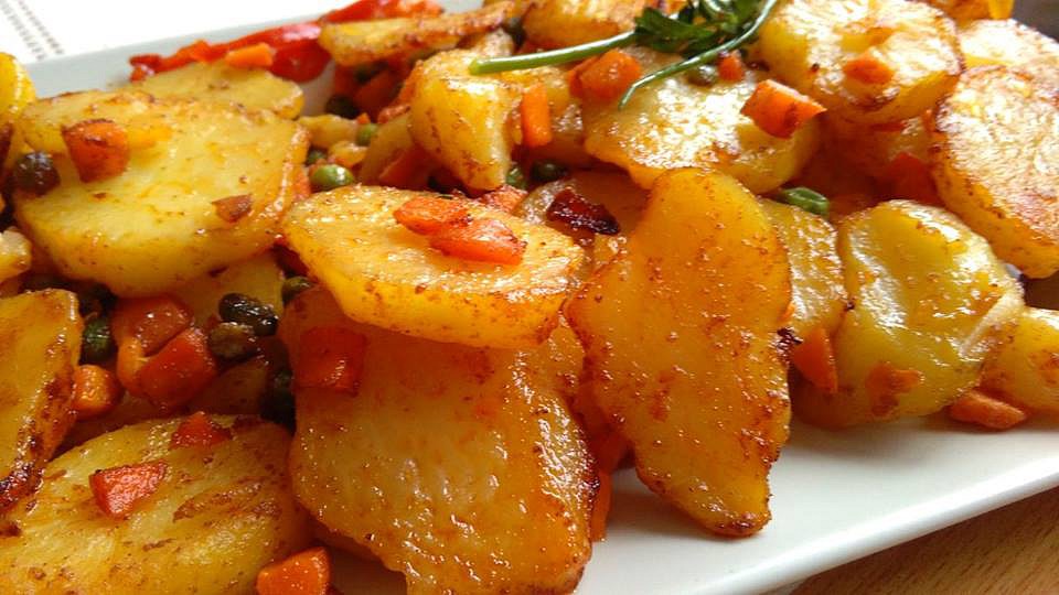 Restované brambory se zeleninou jako příloha