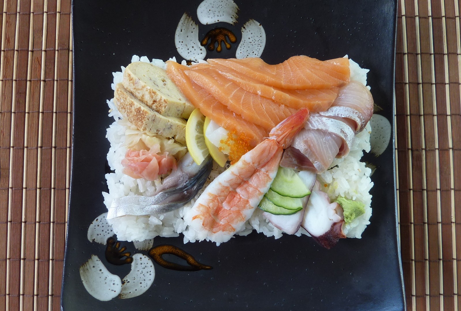 Rozházené sushi Chirashizushi