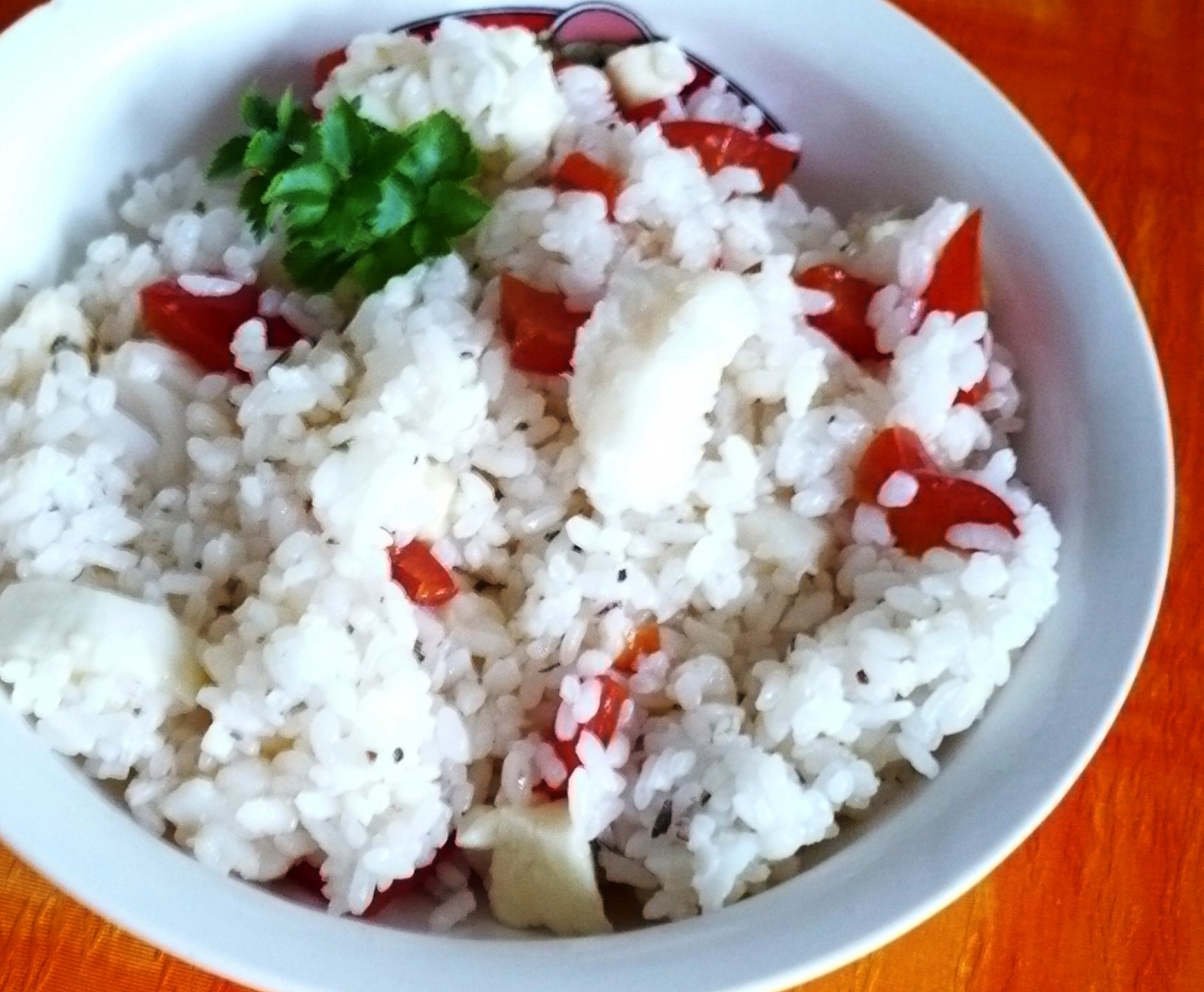 Rýžový salát s pangasiusem a mozarellou