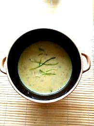 Smetanová polévka ze zelených lusků, s koprem