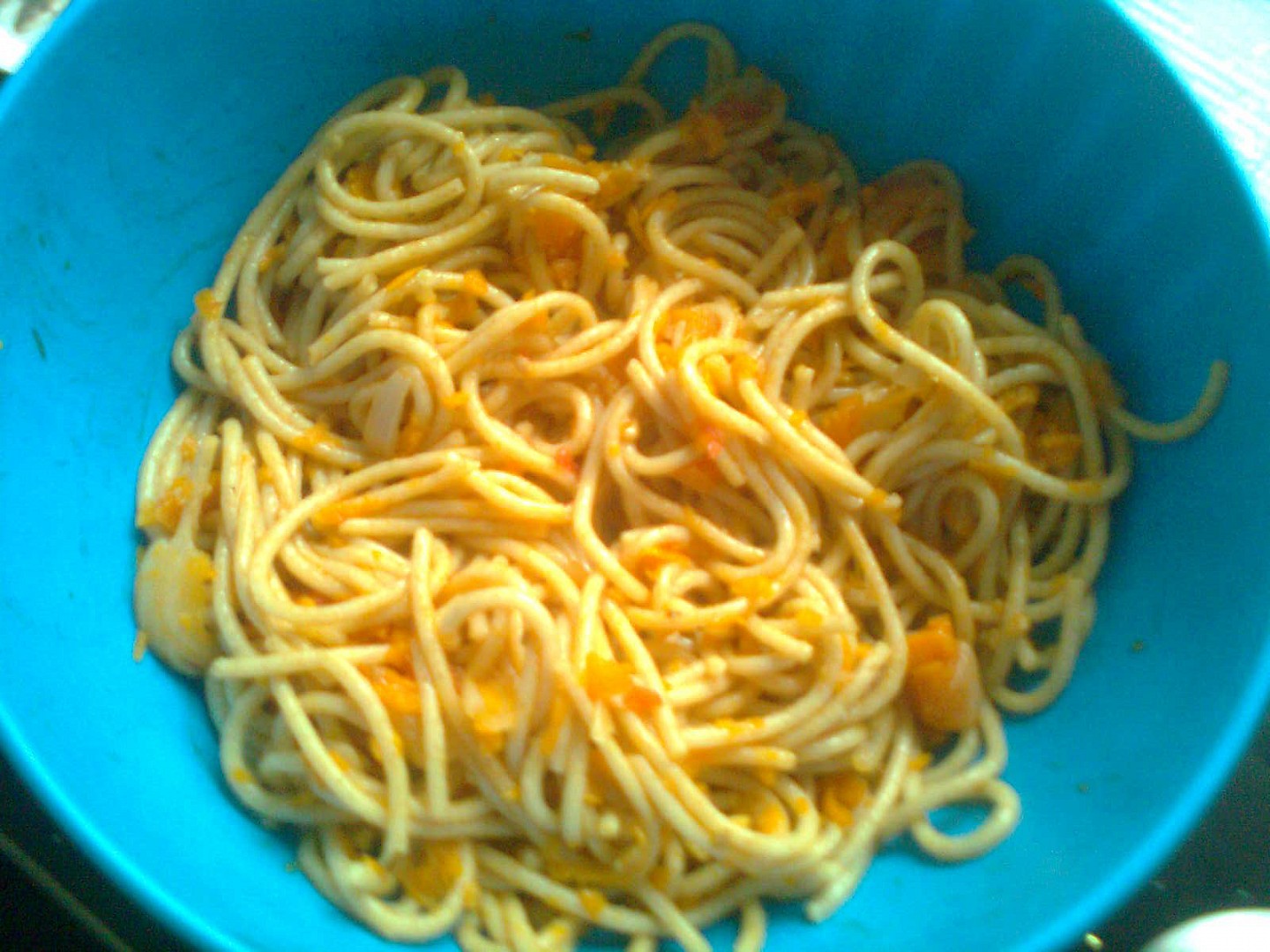 Špagety s mrkvovo-rajčatovou,,omáčkou