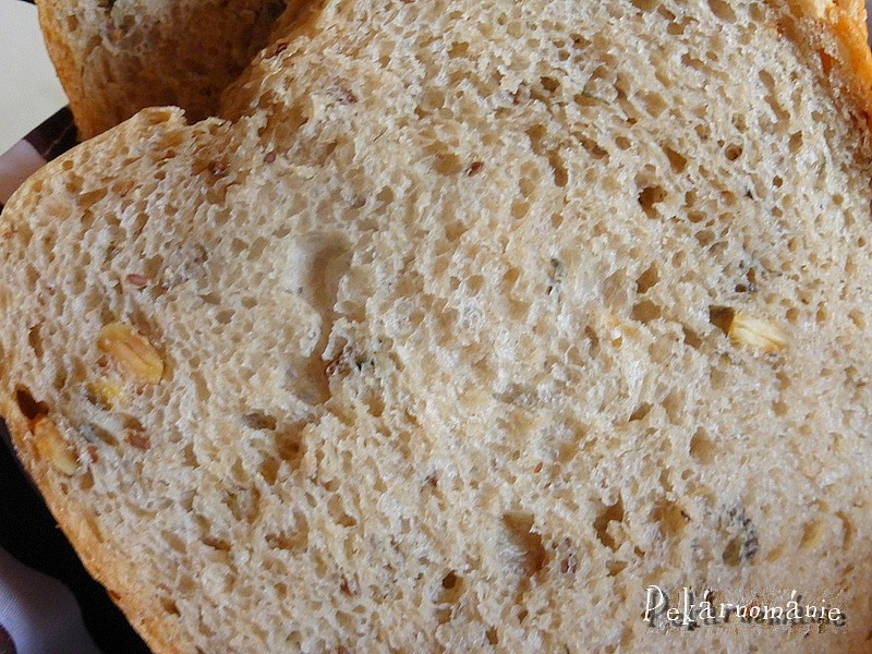 Světlý chleba se semolou a dýňovým semínkem