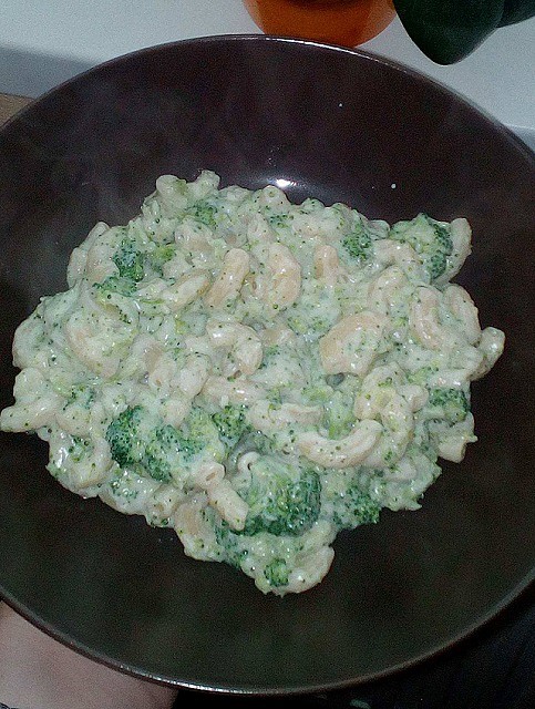 Těstoviny s brokolicí a smetanovou omáčkou