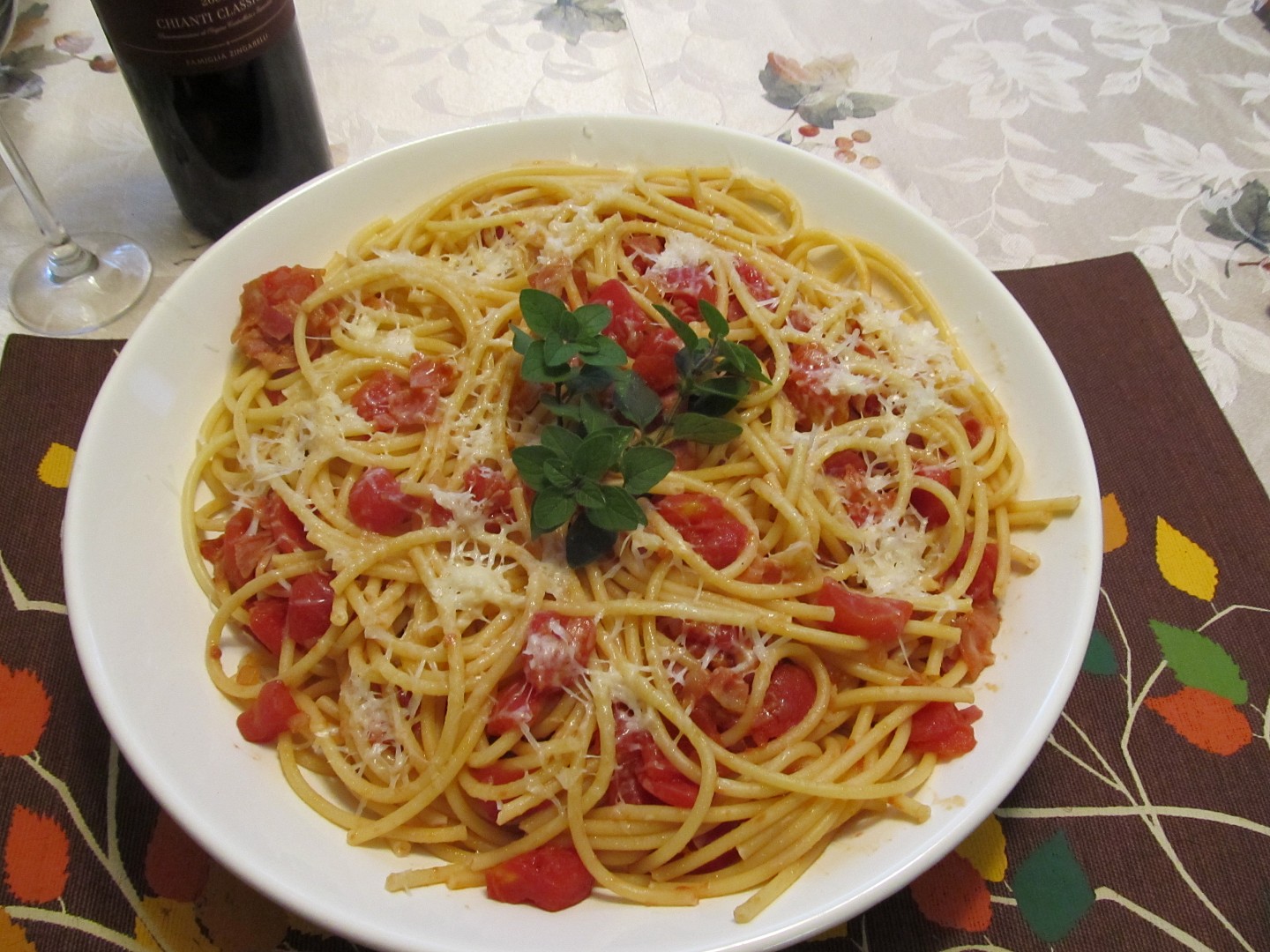 Testoviny s italskou slaninouPancetta, rajcaty a Pecorino Romano syr