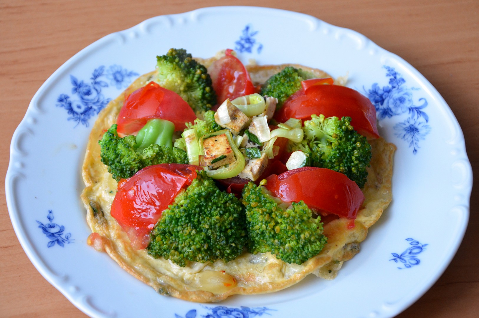 Tvarůžková omeleta se zeleninou a tofu