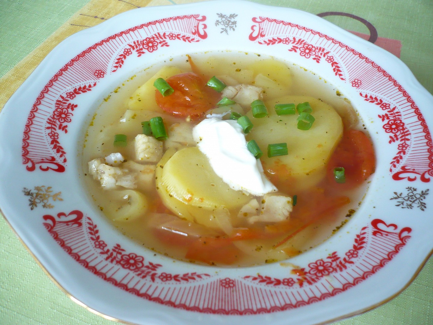 Vrstvená rybí polévka